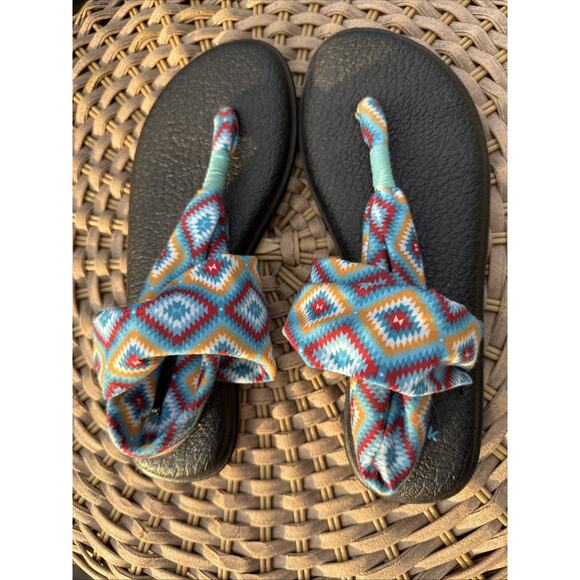 Sanuk Sandals Strappy Size US 7 UK 5 EU 38 Blue Red Southwest Design Yoga Beach - Picture 3 of 14